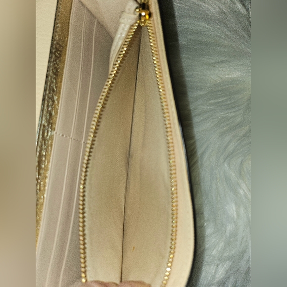 ❌SOLD❌ 🩷Chloe Alphabet Wallet🩷 - Picture 9 of 14